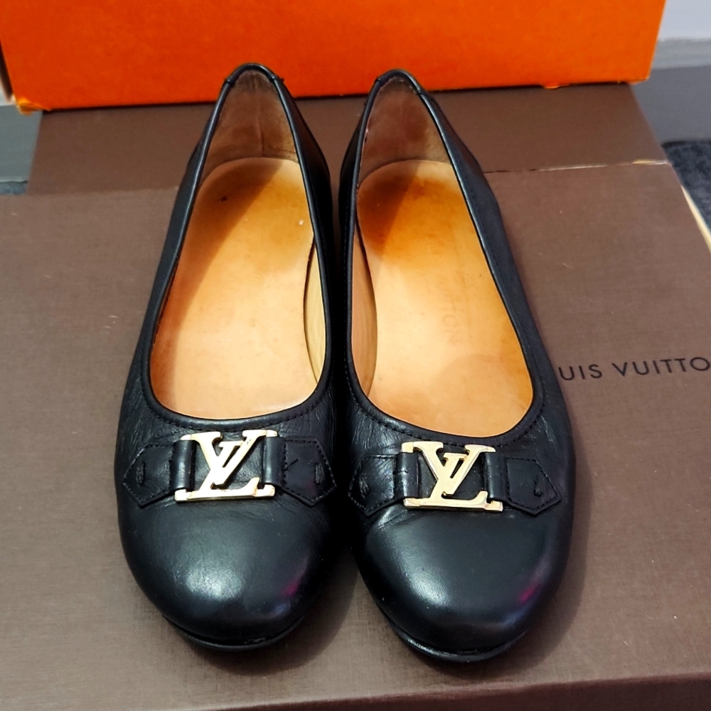 Louis Vuitton Black Leather LV Logo Ballet Flats